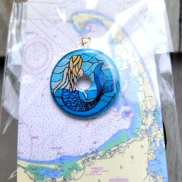 Mermaid Necklace Pendant 🐚🧜‍♀️🌊 - Picture 4 of 7